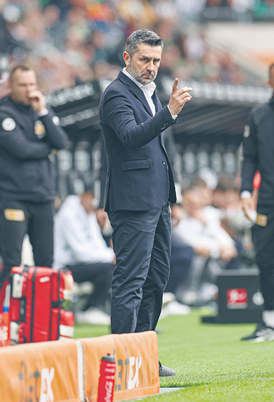 Moenchengladbach, Deutschland, 28.04.24: Trainer Nenad Bjelica (1. FC Union Berlin) gestikuliert, Gestik waehrend des Spiels der 1. Bundesliga zwischen Borussia Moenchengladbach vs 1. FC Union Berlin im Borussia-Park  am 28. April 2024 in Moenchengladbach, Deutschland. (Foto von Stefan Brauer/DeFodi Images)

Moenchengladbach, Germany, 28.04.24: Trainer Nenad Bjelica (1. FC Union Berlin) gestures during the 1. Bundesliga match between Borussia Moenchengladbach vs 1. FC Union Berlin at Borussia-Park on April 28, 2024 in Moenchengladbach, Germany. (Photo by Stefan Brauer/DeFodi Images) DFB/DFL REGULATIONS PROHIBIT ANY USE OF PHOTOGRAPHS AS IMAGE SEQUENCES AND/OR QUASI-VIDEO.
LIGA NIEMIECKA PILKA NOZNA SEZON 2023/2024
FOT.DEFODI IMAGES/newspix.pl / 400mm.pl
POLAND ONLY!

---
newspix.pl / 400mm.pl