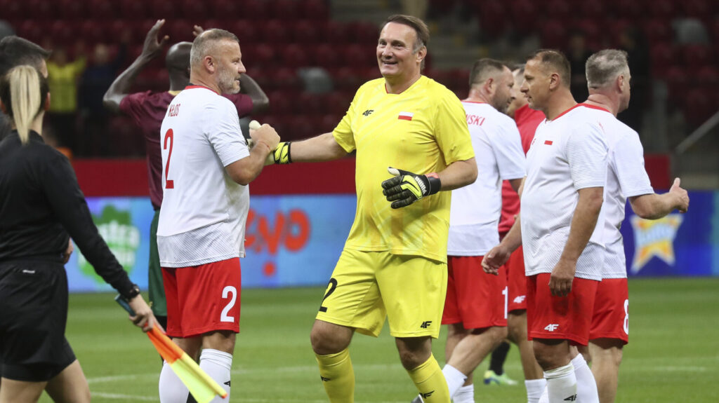 23.09.2022 Warszawa. Stadion PGE Narodowy.  Swieto Pilki Noznej 2022 upamietniajace 50. rocznice zlotego medalu na IO w Monachium, 30. rocznice srebrnego medalu na IO w Barcelonie oraz 10. rocznice otwarcia Stadionu Narodowego. Mecz gwiazd Polska-Portugalia. n/z Tomasz Klos, Adam Matysek,Image: 725631891, License: Rights-managed, Restrictions: , Model Release: no, Credit line: Jacek Szydlowski / Forum