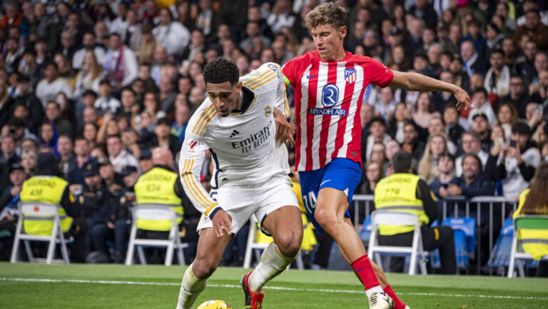 La Liga EA Sports 2023/2024: Real Madrid vs Atletico Madrid Jude Bellingham L of Real Madrid seen in action against Marcos Llorente R of Atletico Madrid during the La Liga EA Sports 2023/24 football match between Real Madrid vs Atletico Madrid at Santiago Bernabeu stadium in Madrid, Spain. Madrid Santiago Bernabeu stadium Madrid Spain Copyright: xAlbertoxGardinx AGardin_20240204_football_liga_Real_Madrid_vs_Atletico_Madrid_213,Image: 843548960, License: Rights-managed, Restrictions: , Model Release: no, Credit line: Alberto Gardin / imago sport / Forum