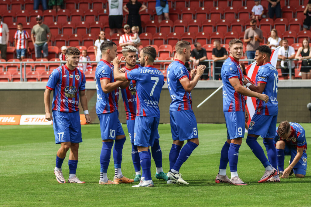 PKO BP Ekstraklasa 2024/2025 Cracovia vs Piast Gliwice Krakow, Poland, 21st July, 2024,football 2024 2025 PKO BP Ekstraklasa Cracovia vs Piast Gliwice op: Piast Gliwice team before the match druzyna przed meczem Copyright: xKonradxSwieradx IMG_9193,Image: 891873003, License: Rights-managed, Restrictions: , Model Release: no, Credit line: Konrad Swierad / imago sport / Forum