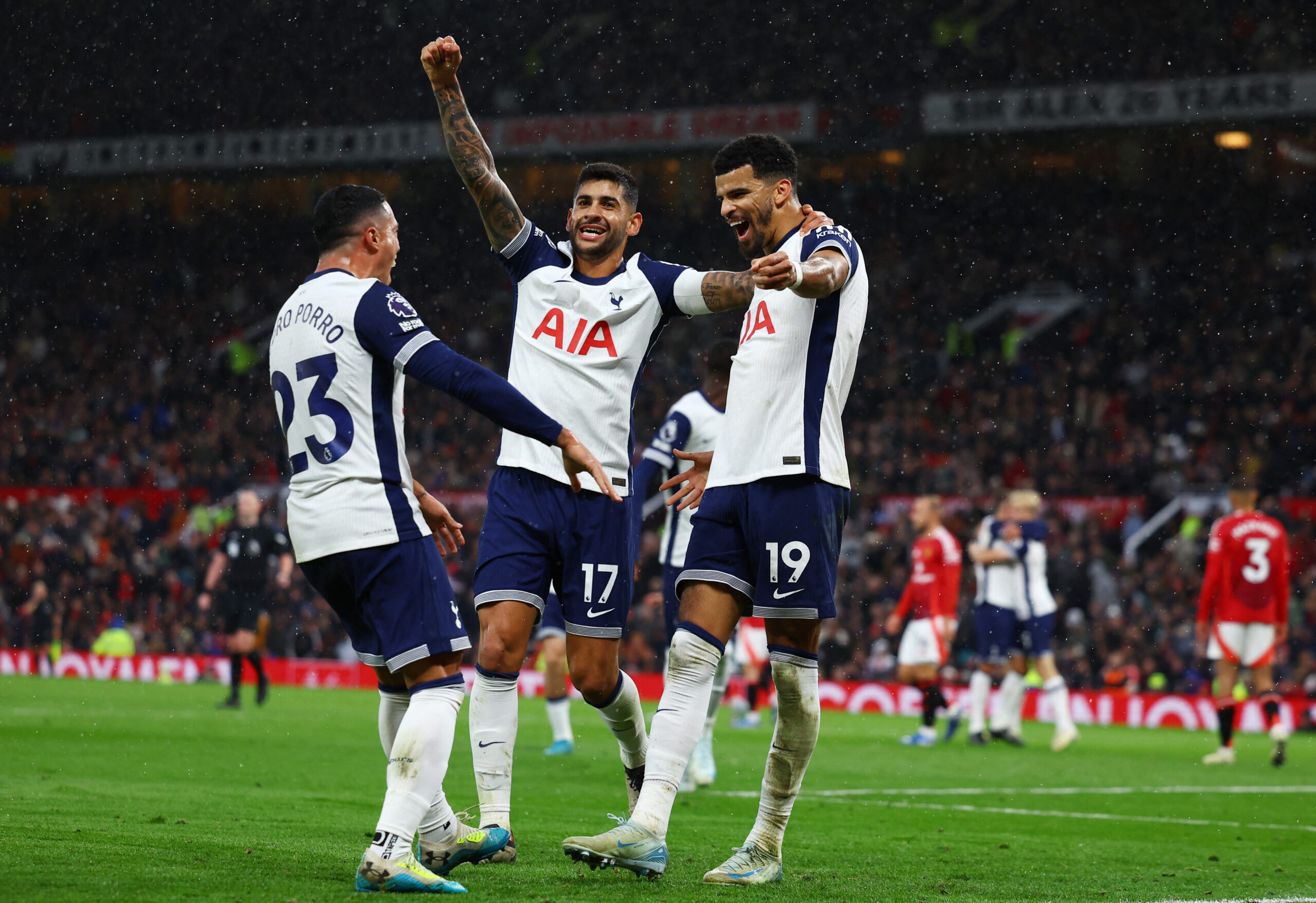 Soccer Football - Premier League - Manchester United v Tottenham Hotspur - Old Trafford, Manchester, Britain - September 29, 2024 Tottenham Hotspur&#039;s Dominic Solanke celebrates scoring their third goal with Cristian Romero and Pedro Porro  EDITORIAL USE ONLY. NO USE WITH UNAUTHORIZED AUDIO, VIDEO, DATA, FIXTURE LISTS, CLUB/LEAGUE LOGOS OR &#039;LIVE&#039; SERVICES. ONLINE IN-MATCH USE LIMITED TO 120 IMAGES, NO VIDEO EMULATION. NO USE IN BETTING, GAMES OR SINGLE CLUB/LEAGUE/PLAYER PUBLICATIONS. PLEASE CONTACT YOUR ACCOUNT REPRESENTATIVE FOR FURTHER DETAILS..,Image: 913729714, License: Rights-managed, Restrictions: NO USE WITH UNAUTHORIZED AUDIO, VIDEO, DATA, FIXTURE LISTS, CLUB/LEAGUE LOGOS OR “LIVE” SERVICES. ONLINE IN-MATCH USE LIMITED TO 45 IMAGES, NO VIDEO EMULATION. NO USE IN BETTING, GAMES OR SINGLE CLUB/LEAGUE/PLAYER PUBLICATIONS., Model Release: no, Credit line: Lee Smith / Reuters / Forum