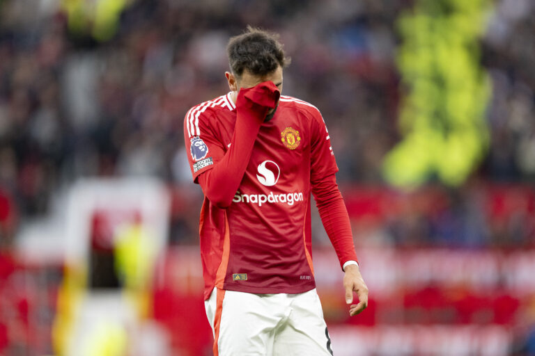 September 29, 2024, Manchester, England: Old Trafford MANCHESTER, ENGLAND - SEPTEMBER 29: Bruno Fernandes of Manchester United leaves the field after receiving a red card during the Premier League 2024/25 Matchweek 6 match between Manchester United and Tottenham Hotspur at Old Trafford on September 29, 2024 in Manchester, England. (Photo by Richard Callis/SPP),Image: 913739554, License: Rights-managed, Restrictions: * Brazil and Mexico Rights OUT *, Model Release: no, Credit line: Richard Callis / Zuma Press / Forum