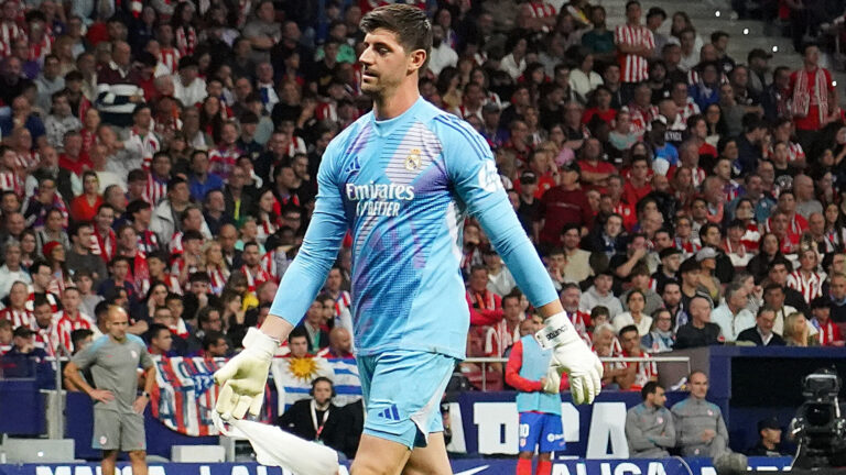 Real Madrid&#039;s Thibaut Courtois collects the objects thrown at him by Atletico Madrid supporters during La Liga match Real Madrid v Atletico Madrid on September 29, 2024 in Madrid, Spain.,Image: 913948501, License: Rights-managed, Restrictions: , Model Release: no, Credit line: Acero/AlterPhotos/ABACA / Abaca Press / Forum