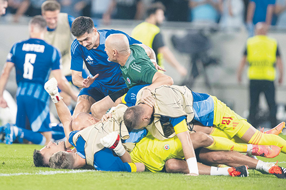 SK Slovan Bratislava players a winning match celebrate after UEFA Champions league quali match, SK Slovan Bratislava - FC Midtjylland, 28. august 2024 Copyright: xMICHALxFAJT,ZOSPORTU.SKx DSC_8568,Image: 902442441, License: Rights-managed, Restrictions: , Model Release: no, Credit line: MICHAL FAJT,ZOSPORTU.SK / imago sport / Forum