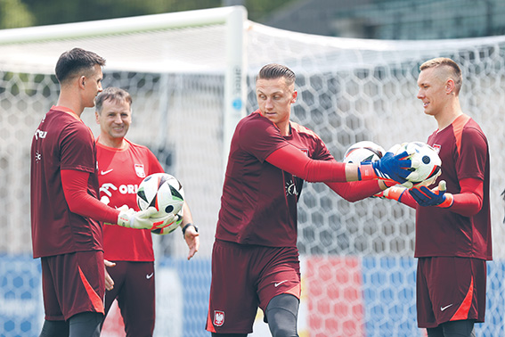 HANOWER 22.06.2024
TRENING REPREZENTACJI POLSKI NA EURO 2024 --- POLISH FOOTBALL NATIONAL TEAM TRAINING SESSION ON EURO 2024 IN HANOVER
MATEUSZ KOCHALSKI  MARCIN BULKA  LUKASZ SKORUPSKI
FOT. PIOTR KUCZA/400mm.pl