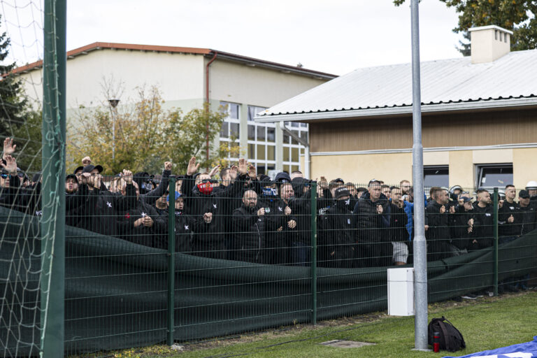 TARNOBRZEG, 12.10.2024
MECZ 1/16 PUCHAR POLSKI SEZON 2024/25
1/16 POLISH CUP FOOTBALL MATCH: SIARKA TARNOBRZEG - WISLA KRAKOW
NZ KIBICE WISLA KRAKOW POLICJA
FOT. ZUZA TWARDOSZ / 400mm.pl