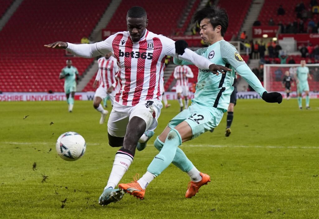 February 28, 2023, Stoke: Stoke, England, UK: Axel Tuanzebe of Stoke City tackles Kaoru Mitoma of Brighton during the The FA Cup match at The Bet365 Stadium, Stoke. (Credit Image: © Andrew Yates/CSM via ZUMA Press Wire) 
PUCHAR ANGLII PILKA NOZNA SEZON 2022/2023
FOT. ZUMA/newspix.pl / 400mm.pl

POLAND ONLY !!!
---
newspix.pl / 400mm.pl