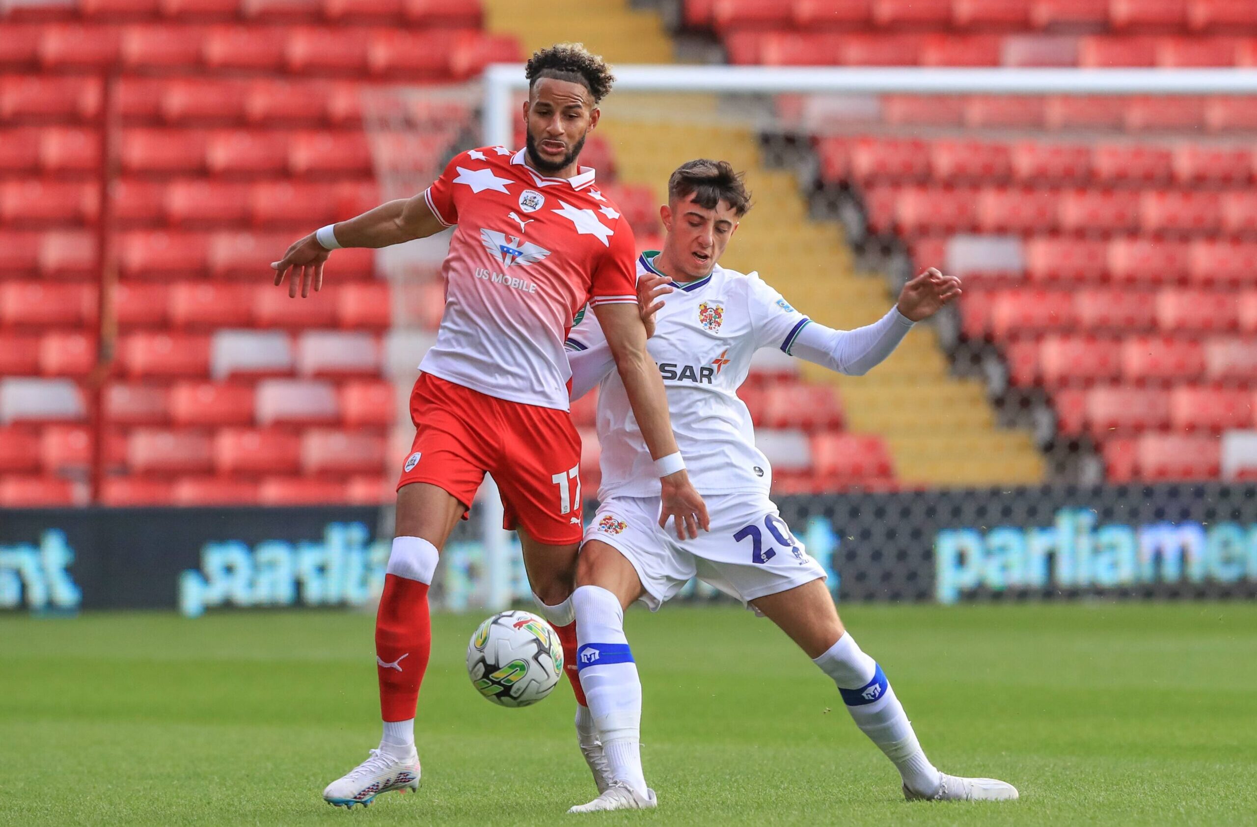 August 8, 2023, Barnsley, South Yorkshire, United Kingdom: Barry Cotter #17 of Barnsley and Sam Taylor of Tranmere Rovers battle for the ball during the Carabao Cup match Barnsley vs Tranmere Rovers at Oakwell, Barnsley, United Kingdom, 8th August 2023. (Credit Image: © Alfie Cosgrove/News Images via ZUMA Press Wire) 
PUCHAR CARABAO PILKA NOZNA SEZON 2023/2024

FOT. ZUMA/newspix.pl / 400mm.pl
POLAND ONLY!
---
newspix.pl / 400mm.pl