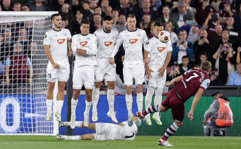 James Ward-Prowse of West Ham United free kick against FK TSC Backa Topola during the UEFA Europa League Group A match at the London Stadium, Stratford
Picture by Chris Myatt/Focus Images Ltd 07447 516853
21/09/2023

21.09.2023 Stratford
pilka nozna liga europy
West Ham United - FK TSC Backa Topola
Foto Chris Myatt  / Focus Images / MB Media / PressFocus 
POLAND ONLY!!