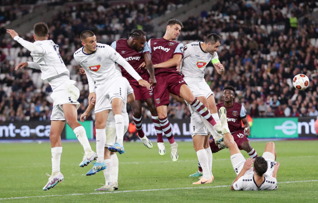 Michail Antonio of West Ham United heads at goal during the UEFA Europa League Group A match at the London Stadium, Stratford
Picture by Chris Myatt/Focus Images Ltd 07447 516853‬
21/09/2023

21.09.2023 Stratford
pilka nozna liga europy
West Ham United - FK TSC Backa Topola
Foto Chris Myatt  / Focus Images / MB Media / PressFocus 
POLAND ONLY!!