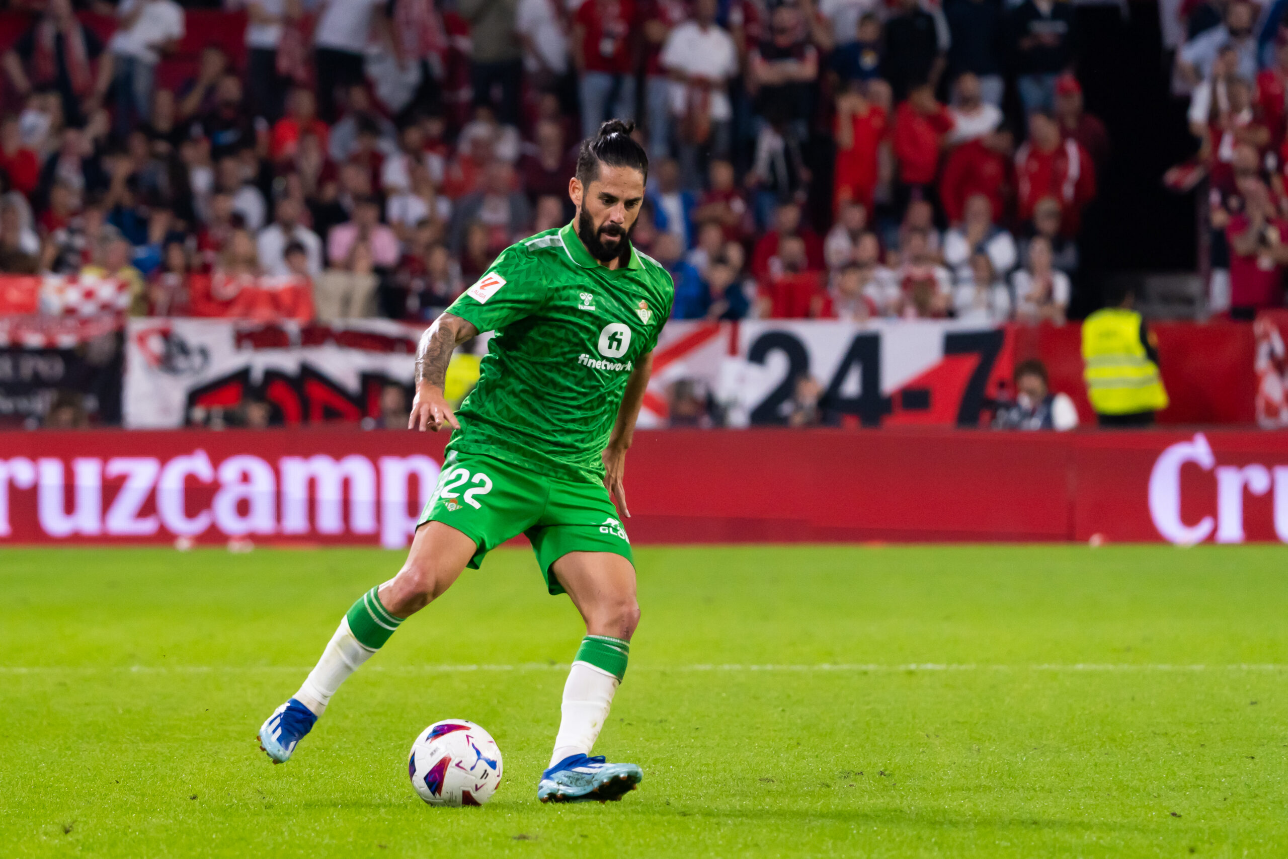 Isco Alarcon seen in action during the LaLiga EA Sports 2023/204 match between Sevilla FC and Real Betis at Ramon Sanchez Pizjuan Stadium. Final score: Sevilla FC 1:1 Real Betis. (Photo by Francis Gonzalez / SOPA Images/Sipa USA)
2023.11.12 Sewilla
pilka nozna liga hiszpanska
Sevilla FC - Betis Sewilla
Foto Francis Gonzalez/SOPA Images/SIPA USA/PressFocus

!!! POLAND ONLY !!!