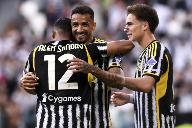 Alex Sandro of Juventus FC (l) celebrates with Danilo Luiz da Silva and Kenan Yildiz after scoring the goal of 2-0 during the Serie A football match between Juventus FC and AC Monza at Juventus stadium in Turin (Italy), May 25th, 2024.  /Sipa USA *** No Sales in France and Italy ***
2024.05.25 Turin
pilka nozna liga wloska
Juventus FC - AC Monza
Foto Alberto Gandolfo / OnePlusNine / Insidefoto/SIPA USA/PressFocus

!!! POLAND ONLY !!!