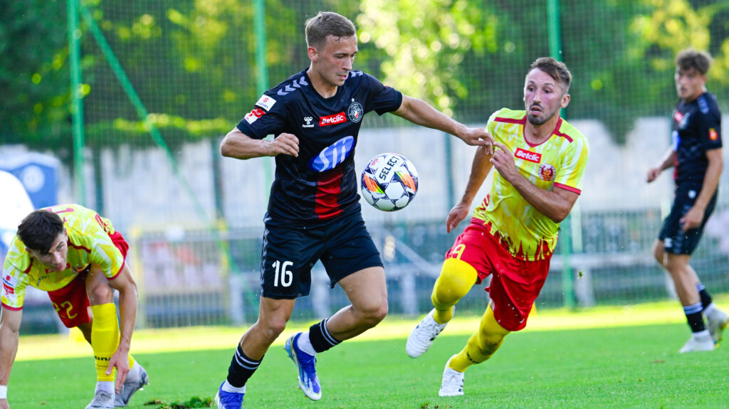 2024.07.19 Warszawa
pilka nozna Betclic 1 Liga sezon 2024/2025
Polonia Warszawa - Znicz Pruszkow
N/z Krzysztof Koton Radoslaw Majewski
Foto Pawel Bejnarowicz / PressFocus

2024.07.19 Warszawa
Football - Polish Betclic 1 Liga season 2024/2025
Polonia Warszawa - Znicz Pruszkow
Krzysztof Koton Radoslaw Majewski
Credit: Pawel Bejnarowicz / PressFocus