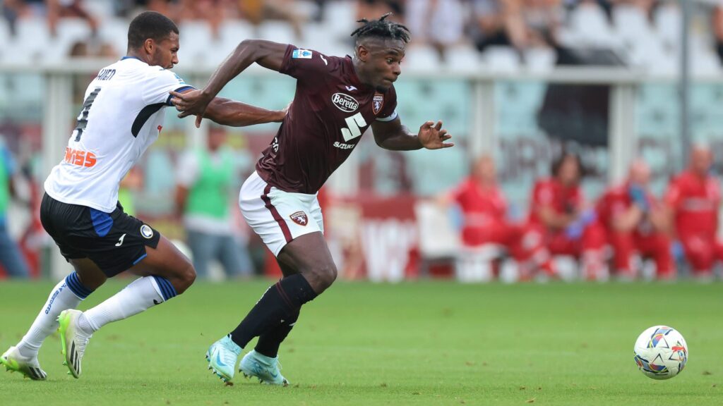 August 25, 2024, Turin: Turin, Italy, 25th August 2024. Duvan Zapata of Torino FC is pursued by Isak Hien of Atalanta during the Serie A match at Stadio Grande Torino, Turin. (Credit Image: � Jonathan Moscrop/CSM via ZUMA Press Wire) 
LIGA WLOSKA PILKA NOZNA SEZON 2024/2025
FOT. ZUMA/newspix.pl / 400mm.pl

POLAND ONLY !!!
---
newspix.pl / 400mm.pl