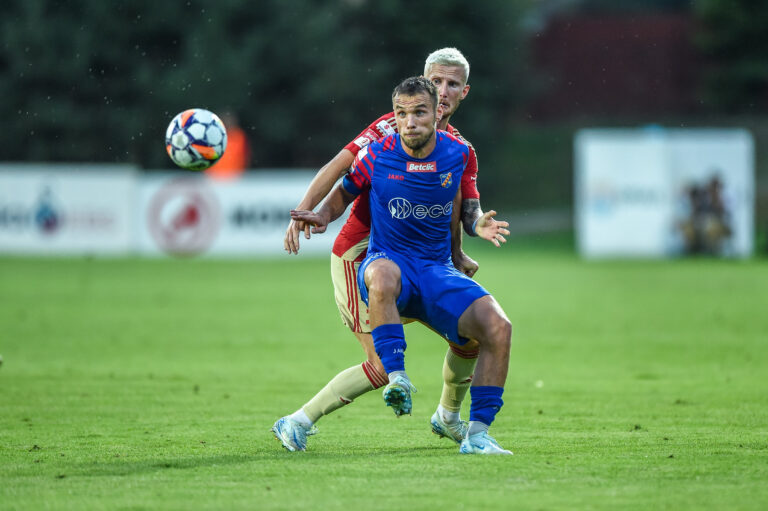 OPOLE 30.08.2024
PILKA NOZNA BETCLIC I LIGA SEZON 2024/2025 Odra Opole - LKS Lodz
NZ JAKUB BARTOSZ PIOTR GLOWACKI
FOT. MIROSLAW SZOZDA/400mm.pl