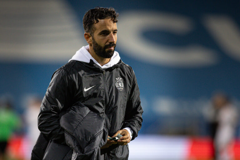 Head Coach Ruben Amorim of Sporting CP seen in action during the Liga Portugal Betclic match between GD Estoril Praia and Sporting CP at Estadio Antonio Coimbra da Mota. (Final score: Estoril Praia 0 - 3 Sporting CP). (Photo by David Martins / SOPA Images/Sipa USA)
2024.09.27 Lisboa
pilka nozna liga portugalska
Estoril Praia - Sporting CP
Foto David Martins / SOPA Images/SIPA USA/PressFocus

!!! POLAND ONLY !!!