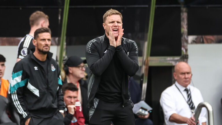 September 28, 2024, Newcastle, Tyne And Wear, United Kingdom: Eddie Howe manager of Newcastle United gives his team instructions during the Premier League match Newcastle United vs Manchester City at St. James&#039;s Park, Newcastle, United Kingdom, 28th September 2024. (Credit Image: © Mark Cosgrove/News Images via ZUMA Press Wire)
LIGA ANGIELSKA PILKA NOZNA SEZON 2024/2025
FOT. ZUMA/newspix.pl / 400mm.pl
POLAND ONLY!
---
newspix.pl / 400mm.pl