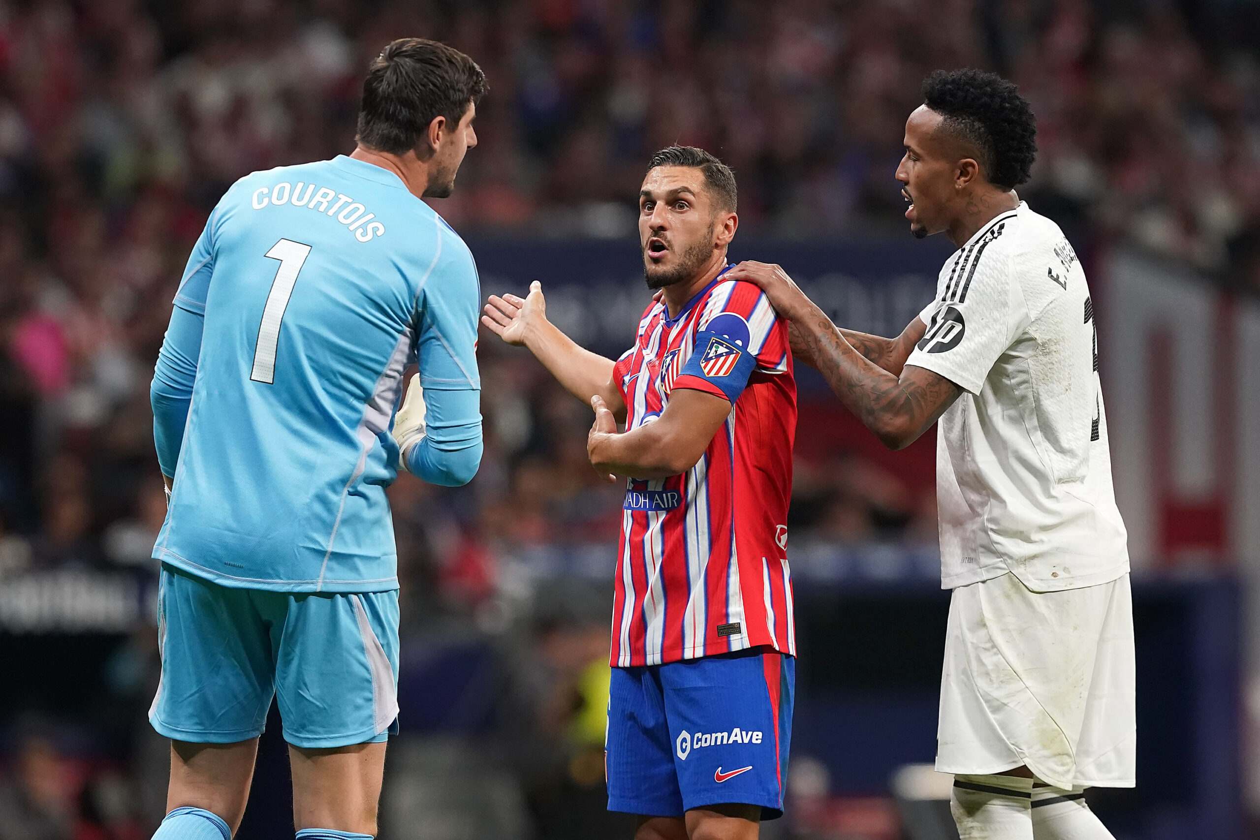 Atletico de Madrid&#039;s Koke Resurreccion (c) and Real Madrid&#039;s Thibaut Courtois (l) and Eder Militao have words during La Liga match. September 29,2024. (Photo by Acero/Alter Photos/Sipa USA)
2024.09.29 Madryt
pilka nozna Liga Hiszpanska
Atletico Madryt - Real Madryt
Foto Acero/Alter Photos/SIPA USA/PressFocus

!!! POLAND ONLY !!!