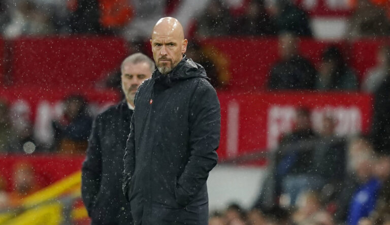 Manchester, England, 29th September 2024. Erik ten Hag manager of Manchester United, ManU look on in the rain during the Premier League match at Old Trafford, Manchester. Picture credit should read: Andrew Yates / Sportimage EDITORIAL USE ONLY. No use with unauthorised audio, video, data, fixture lists, club/league logos or live services. Online in-match use limited to 120 images, no video emulation. No use in betting, games or single club/league/player publications. SPI-3344-0085
2024.09.29 
pilka nozna liga angielska
Manchester, England, 29th September 2024. Erik ten Hag manager of Manchester United, ManU look on in the rain during the
Foto IMAGO/PressFocus

!!! POLAND ONLY !!!