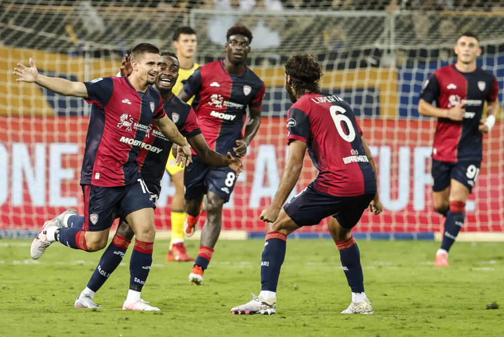 September 30, 2024, Parma, Italy: Cagliari&#039;s Razvan Marin jubilates with his teammates after scoring the goal  during the Italian Serie A soccer match Parma Calcio vs Cagliari Calcio Calcio  at Ennio Tardini stadium in Parma, Italy, 30 September 2024. ANSA / ELISABETTA BARACCHI (Credit Image: © ANSA via ZUMA Press)
LIGA WLOSKA PILKA NOZNA SEZON 2024/2025
FOT. ZUMA/newspix.pl / 400mm.pl
POLAND ONLY!
---
newspix.pl / 400mm.pl