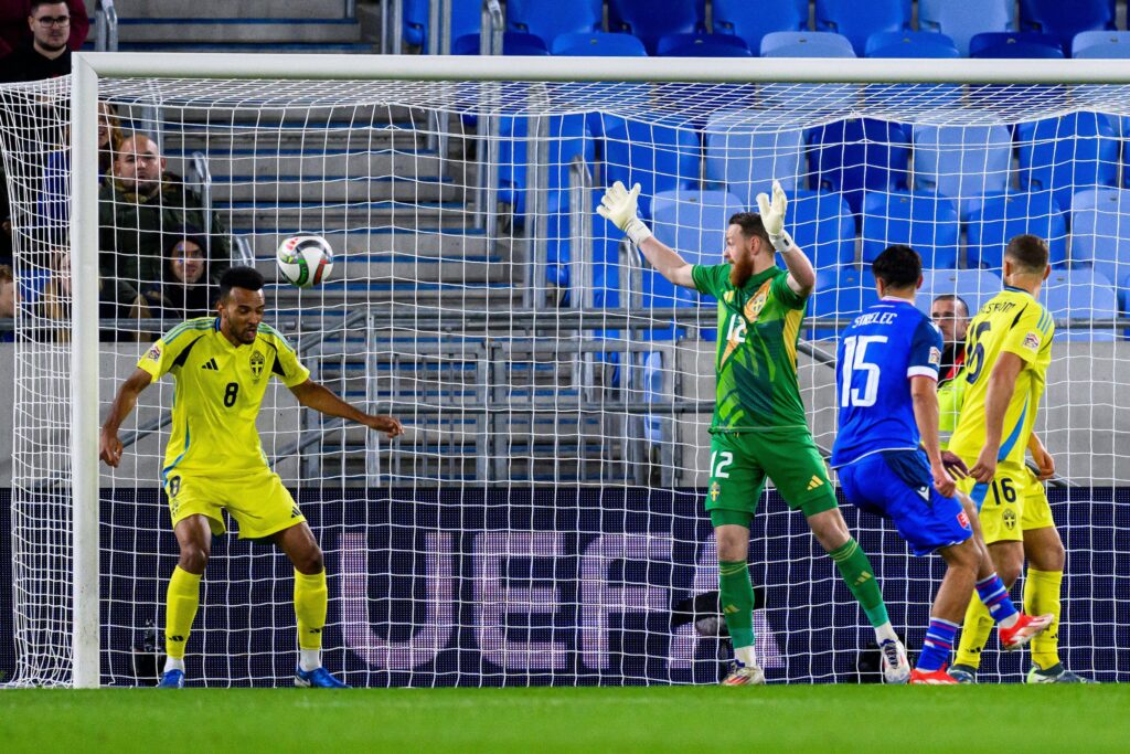 October 11, 2024, Bratislava, Slovakia: 241011 Alex Douglas of Sweden during the Nations League football match between Slovakia and Sweden on October 11, 2024 in Bratislava. .Photo: Joel Marklund / BILDBYRN / kod JM / JM0607.bbeng fotboll football soccer fotball nations league uefa nations league slovakien slovakia sverige sweden sverige a (Credit Image:  Joel Marklund/Bildbyran via ZUMA Press) 
LIGA NARODOW UEFA PILKA NOZNA SEZON 2024/2025
SLOWACJA v SZWECJA
FOT. ZUMA/newspix.pl / 400mm.pl

POLAND ONLY !!!
---
newspix.pl / 400mm.pl