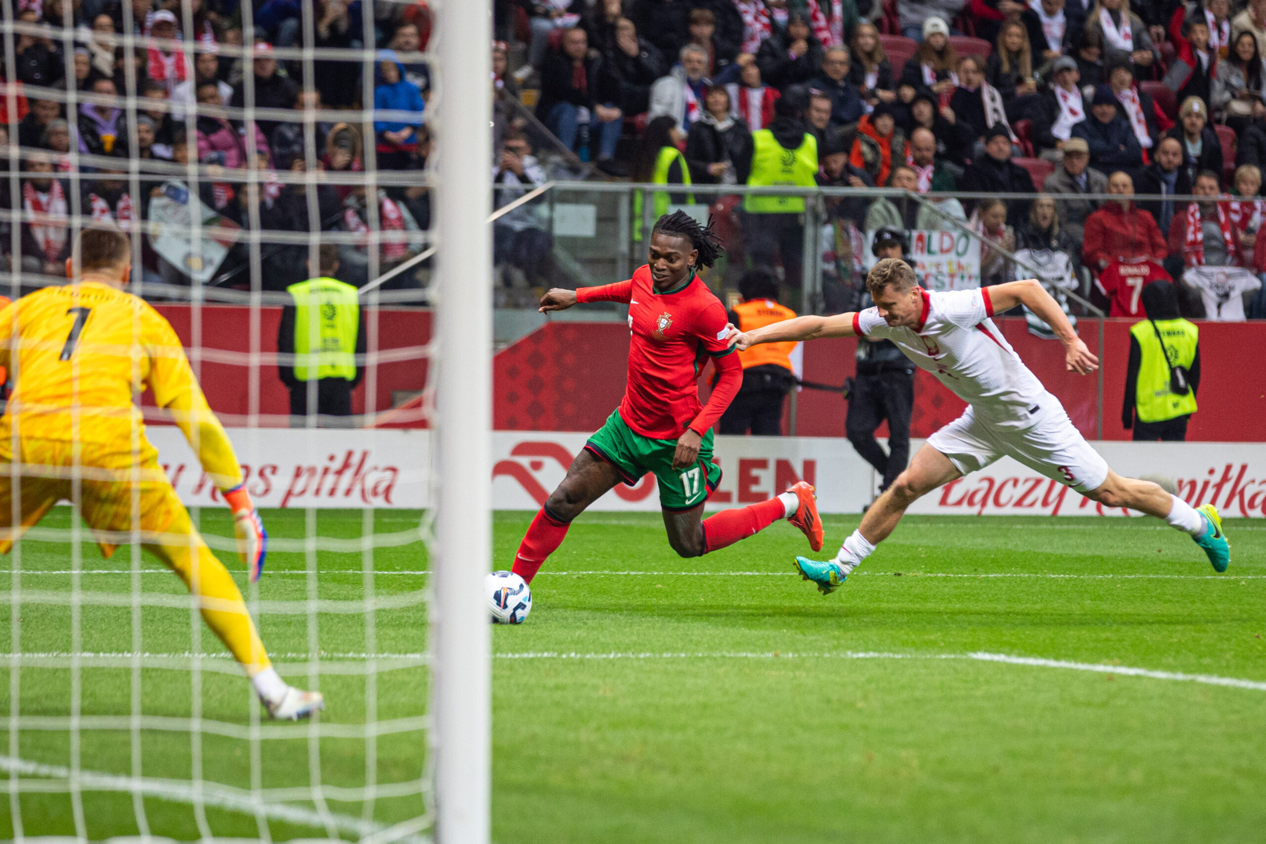 WARSZAWA 12.10.2024
MECZ 3. KOLEJKA GRUPA A1 LIGA NARODOW SEZON 2024/25: POLSKA - PORTUGALIA --- UEFA NATIONS LEAGUE FOOTBALL MATCH: POLAND - PORTUGAL
nz RAFAEL LEAO PAWEL DAWIDOWICZ
FOT. ERNEST KOLODZIEJ/400MM.PL