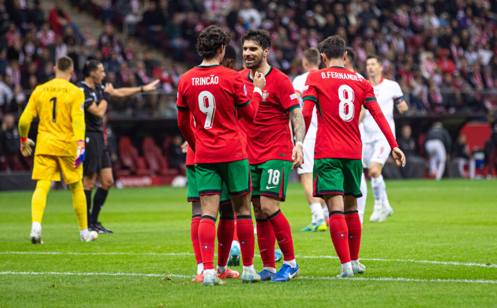 WARSZAWA 12.10.2024
MECZ 3. KOLEJKA GRUPA A1 LIGA NARODOW SEZON 2024/25: POLSKA - PORTUGALIA --- UEFA NATIONS LEAGUE FOOTBALL MATCH: POLAND - PORTUGAL
nz BRAMKA SAMOBOJCZA RADOSC FRANCISCO TRINCAO BRUNO FERNANDES RUBEN DIAS
FOT. ERNEST KOLODZIEJ/400MM.PL