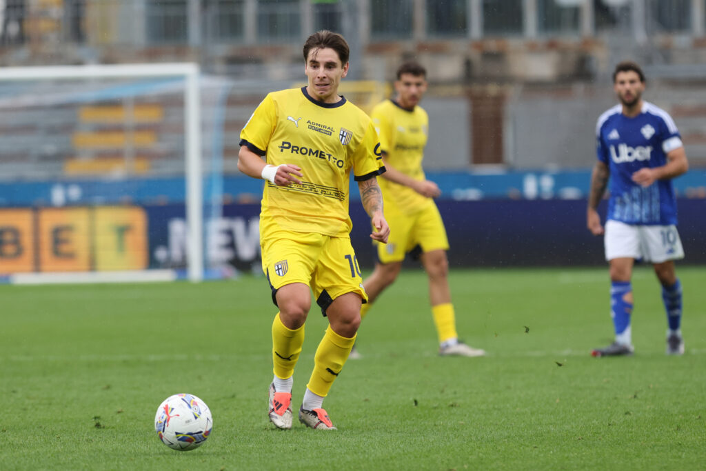 ComoÕs  Parma Calcio&#039;s Adrian Bernabe&#039;         in action during the Serie A Enilive 2024/2025 soccer match between Como and Parma at the Giuseppe Sinigaglia stadium in Como, north Italy - Saturday, October 19 2024. Sport - Soccer. (Photo by Antonio Saia/LaPresse) (Photo by Antonio Saia/LaPresse/Sipa USA)
2024.10.19 Como
pilka nozna liga wloska
Como 1907 - Parma Calcio
Foto Antonio Saia/LaPresse/SIPA USA/PressFocus

!!! POLAND ONLY !!!