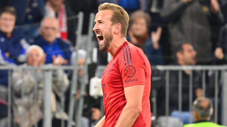 Torjubel Harry KANE Bayern Muenchen nach Tor zum 1-0, Jubel,Freude,Begeisterung, Aktion,Einzelbild,angeschnittenes Einzelmotiv,Halbfigur,halbe Figur. Fussball 1. Bundesliga Saison 2024/2025, 7.Spieltag, Spieltag07 FC Bayern Muenchen -VfB Stuttgart 4-0, am 19.10..2024, A L L I A N Z A R E N A. *** Goal celebration Harry KANE Bayern Muenchen after goal to 1 0, cheering, joy, enthusiasm, action, single image, cropped single motif, half figure, half figure Football 1 Bundesliga season 2024 2025, 7 Matchday, Matchday07 FC Bayern Muenchen VfB Stuttgart 4 0, on 19 10 2024, A L L I A N Z A R E N A
2024.10.19 Monachium
pilka nozna liga niemiecka
Bayern Monachium - VfB Stuttgart
Foto IMAGO/PressFocus

!!! POLAND ONLY !!!