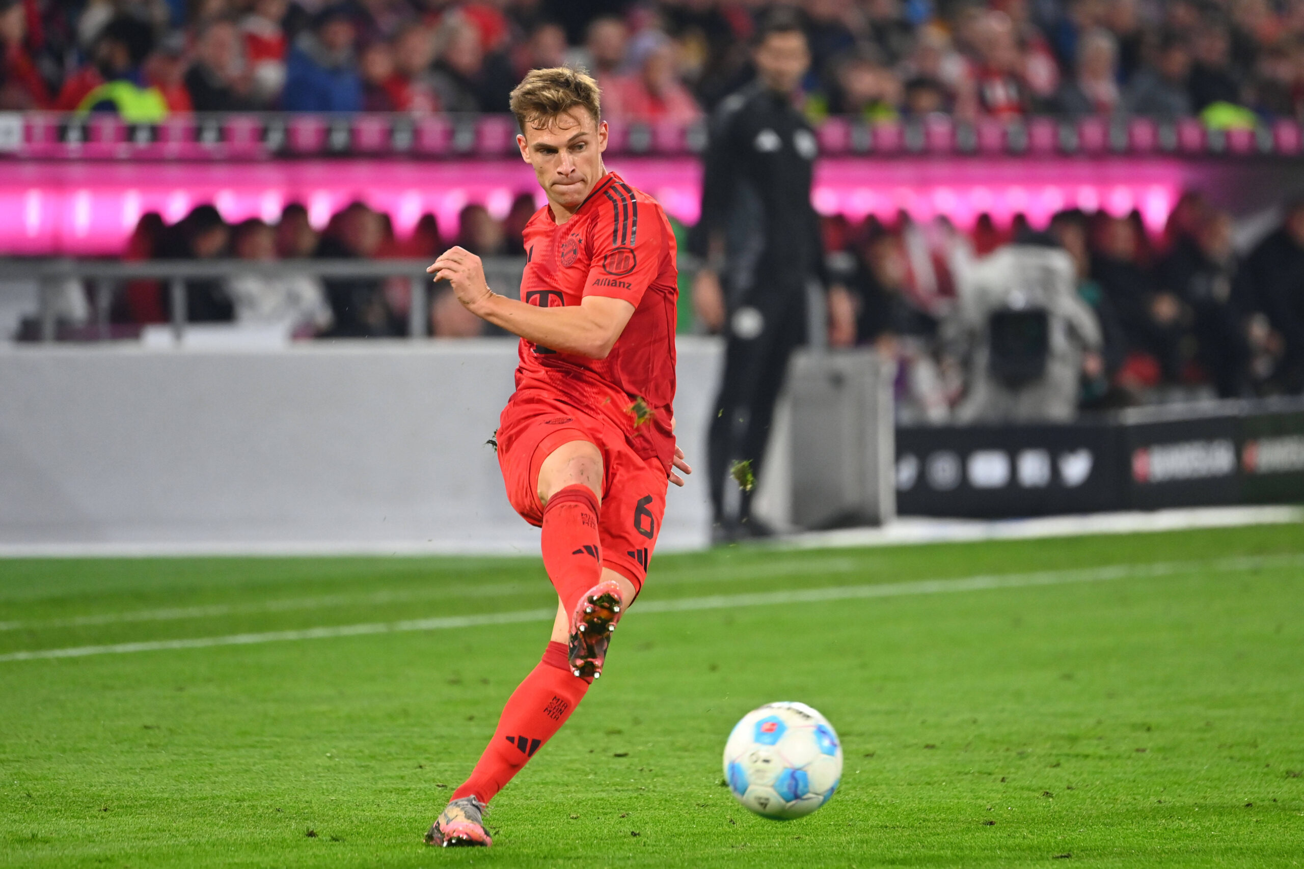 Joshua KIMMICH Bayern Muenchen, Aktion,Einzelaktion,Einzelbild, Freisteller,Ganzkoerperaufnahme,ganze Figur. Fussball 1. Bundesliga Saison 2024/2025, 7.Spieltag, Spieltag07 FC Bayern Muenchen -VfB Stuttgart 4-0, am 19.10..2024, A L L I A N Z A R E N A. *** Joshua KIMMICH Bayern Muenchen , action,single action,single image,cropped image,full body shot,whole figure Football 1 Bundesliga Season 2024 2025, 7 Matchday, Matchday07 FC Bayern Muenchen VfB Stuttgart 4 0, on 19 10 2024, A L L I A N Z A R E N A
2024.10.19 Monachium
pilka nozna liga niemiecka
Bayern Monachium - VfB Stuttgart
Foto IMAGO/PressFocus

!!! POLAND ONLY !!!