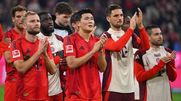 Schlussjubel v.re:Raphael GUERREIRO Bayern Muenchen, Sven ULREICH,Torwart Bayern Muenchen, Minjae KIM FC Bayern Muenchen, Dayot UPAMECANO Bayern Muenchen, Konrad LAIMER Bayern Muenchen, Leon GORETZKA Bayern Muenchen, Aktion. Fussball 1. Bundesliga Saison 2024/2025, 7.Spieltag, Spieltag07 FC Bayern Muenchen -VfB Stuttgart 4-0, am 19.10..2024, A L L I A N Z A R E N A. *** Final cheer v re Raphael GUERREIRO Bayern Muenchen , Sven ULREICH,Goalkeeper Bayern Muenchen , Minjae KIM FC Bayern Muenchen , Dayot UPAMECANO Bayern Muenchen , Konrad LAIMER Bayern Muenchen , Leon GORETZKA Bayern Muenchen , Action Football 1 Bundesliga Season 2024 2025, 7 Matchday, Matchday07 FC Bayern Muenchen VfB Stuttgart 4 0, on 19 10 2024, A L L I A N Z A R E N A
2024.10.19 Monachium
pilka nozna liga niemiecka
Bayern Monachium - VfB Stuttgart
Foto IMAGO/PressFocus

!!! POLAND ONLY !!!