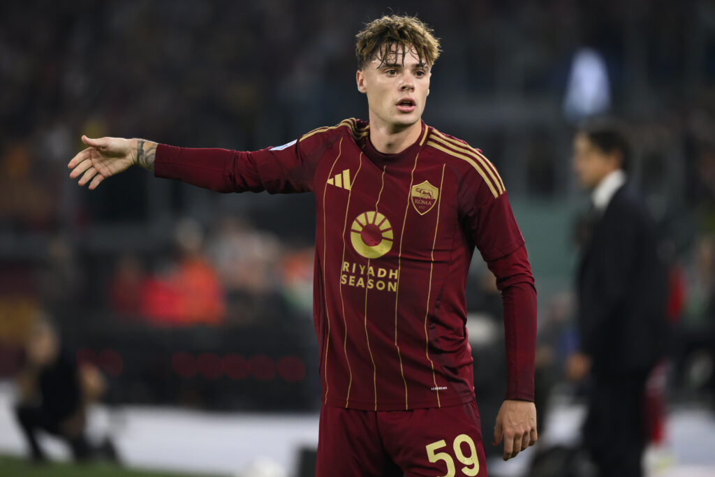 Nicola Zalewski of AS Roma gestures during the Serie A football match between AS Roma and FC Internazionale at Olimpico stadium in Rome (Italy), October 20, 2024./Sipa USA *** No Sales in France and Italy ***
2024.10.20 Rzym
pilka nozna liga wloska
AS Roma - Inter Mediolan
Foto Andrea Staccioli/Insidefoto/SIPA USA/PressFocus

!!! POLAND ONLY !!!