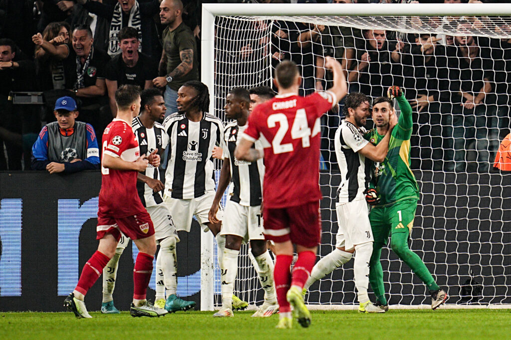 JuventusÕ goalkeeper Mattia Perin reacts after saving a penalty  during the Uefa Champions League soccer match, between Juventus and Stuttgart at the Allianz Stadium in Turin, north west Italy - Tuesday, October 22, 2024. Sport - Soccer (Photo by Marco Alpozzi/Lapresse) (Photo by Marco Alpozzi/LaPresse/Sipa USA)
2024.10.22 Turyn
pilka nozna liga Mistrzow
Juventus Turyn - VfB Stuttgart
Foto Marco Alpozzi/LaPresse/SIPA USA/PressFocus

!!! POLAND ONLY !!!