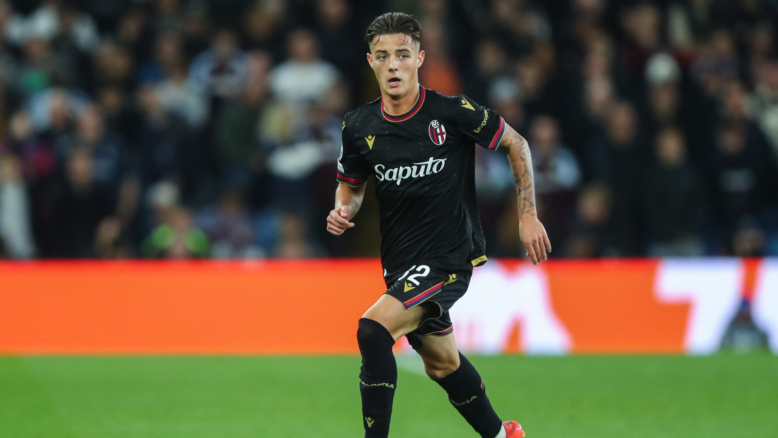 Kacper Urbanski of Bologna goes forward with the ball during the UEFA Champions League, League Stage Aston Villa vs Bologna at Villa Park, Birmingham, United Kingdom, 22nd October 2024

(Photo by Gareth Evans/News Images) in Birmingham, United Kingdom on 10/22/2024. (Photo by Gareth Evans/News Images/Sipa USA)
2024.10.22 Birmingham
pilka nozna Liga Mistrzow
Aston Villa - Bologna FC
Foto Gareth Evans/News Images/SIPA USA/PressFocus

!!! POLAND ONLY !!!