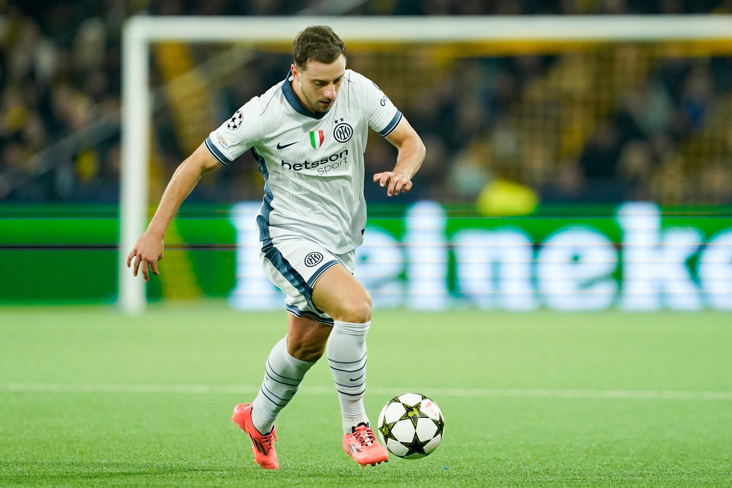 Bern, Switzerland, October 23rd 2024:  Piotr Zielinski (7 Inter) controls the ball during the UEFA Champions League football match between BSC Young Boys and FC Internazionale at Wankdorf Stadion in Bern, Switzerland.  (Daniela Porcelli / SPP) (Photo by Daniela Porcelli / SPP/Sipa USA)
2024.10.23 Berno
pilka nozna liga mistrzow
BSC Young Boys Berno - Inter Mediolan
Foto Daniela Porcelli/SPP/SIPA USA/PressFocus

!!! POLAND ONLY !!!