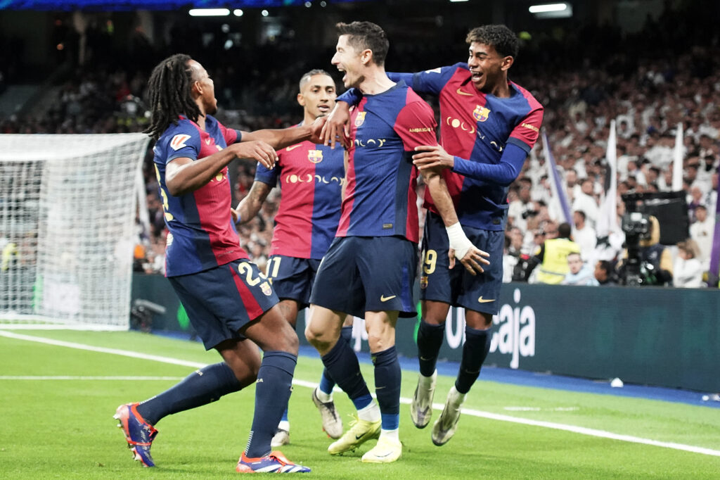 FC Barcelona&#039;s Jules Kounde, Raphinha Dias, Robert Lewandowski and Lamine Yamal celebrate goal during La Liga match. October 26, 2024. (Photo by Acero/Alter Photos/Sipa USA)
2024.10.26 Madryt
pilka nozna liga hiszpanska
Real Madryt - FC Barcelona
Foto Acero/Alter Photos/SIPA USA/PressFocus

!!! POLAND ONLY !!!