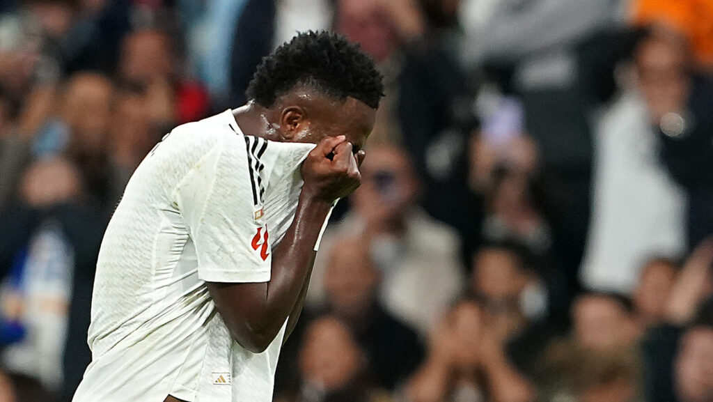 Real Madrid&#039;s Vinicius Junior dejected during La Liga match. October 26, 2024. (Photo by Acero/Alter Photos/Sipa USA)
2024.10.26 Madryt
pilka nozna liga hiszpanska
Real Madryt - FC Barcelona
Foto Acero/Alter Photos/SIPA USA/PressFocus

!!! POLAND ONLY !!!