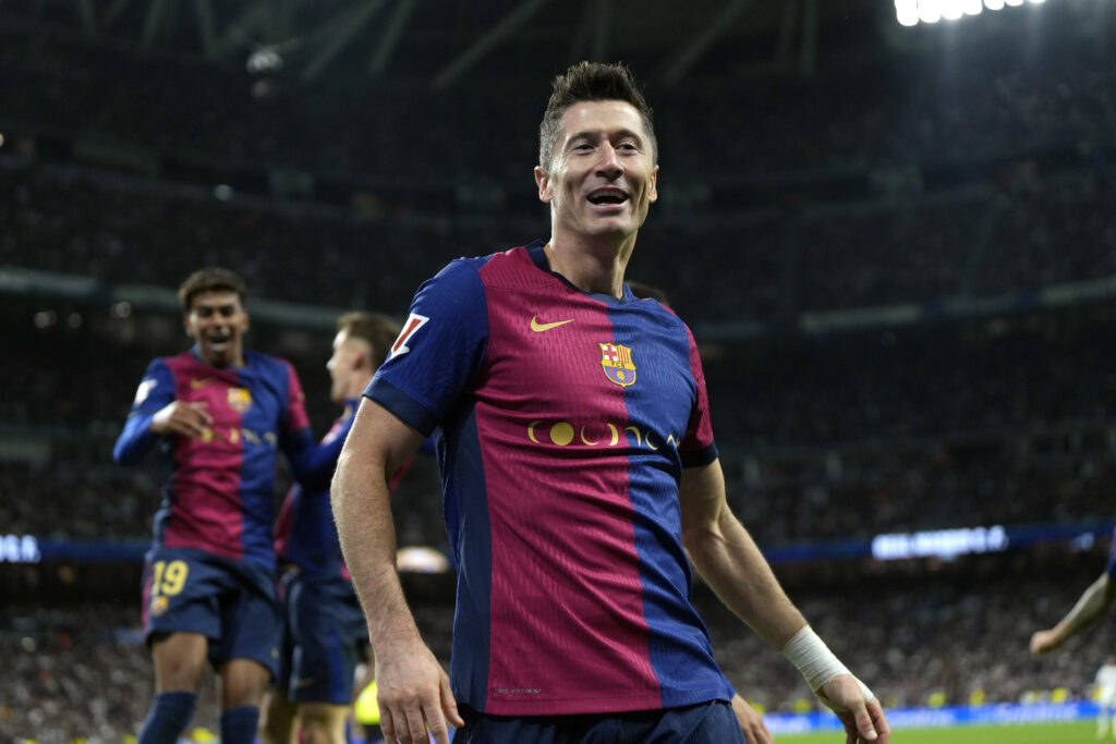 Robert Lewandowski of FC Barcelona celebrates goal during the La Liga EA Sports match between Real Madrid and FC Barcelona played at Santiago Bernabeu Stadium on October 26, 2024 in Madrid, Spain. (Photo by Cesar Cebolla / PRESSINPHOTO)
2024.10.26 Madryt
pilka nozna liga hiszpanska
Real Madryt - FC Barcelona
Foto pressinphoto/SIPA USA/PressFocus

!!! POLAND ONLY !!!