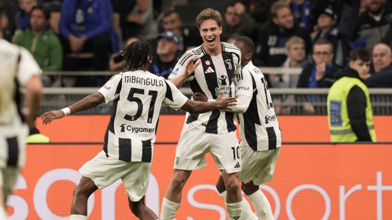 JuventusÕ Kenan Yildiz celebrates after scoring the 4-4 goal for his team during the Serie A Enilive 2024/2025 match between Inter and Juventus at the San Siro Stadium in Milan, North Italy - Sport, Soccer Sunday October 27, 2024 (Photo by Massimo Paolone/LaPresse) (Photo by Massimo Paolone/LaPresse/Sipa USA)
2024.10.27 Mediolan
pilka nozna liga wloska
Inter Mediolan - Juventus Turyn
Foto Massimo Paolone/LaPresse/SIPA USA/PressFocus

!!! POLAND ONLY !!!