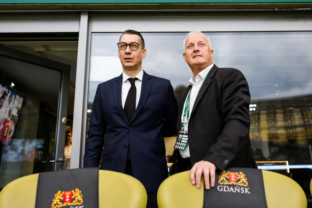 Gdansk, 19.05.2024
FORTUNA I LIGA PILKA NOZNA MECZ Lechia Gdansk - arka Gdynia 
POLISH FIRST FORTUNA LEAGUE FOOTBALL GAME Lechia Gdansk - arka Gdynia
NZ prezes klubu club president , Paolo Urfer , kevin blackwell
FOT. WOJCIECH FIGURSKI / 400mm.pl