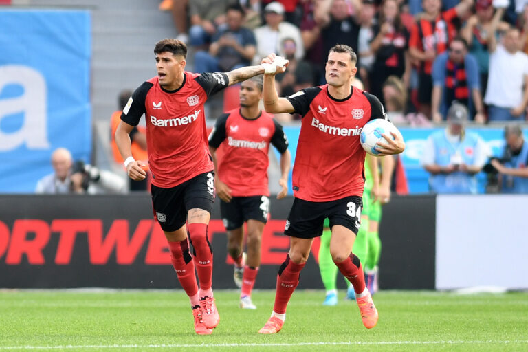 Piero Hincapie (Bayer 04 Leverkusen) Torjubel, jubelt mit seiner Mannschaft nach dem Treffer zum 3:3 waehrend des Spiels der 1. Bundesliga zwischen Bayer 04 Leverkusen und VfL Wolfsburg, BayArena am 22. September 2024 in Leverkusen, Deutschland. (Foto von Ralf Treese/DeFodi Images) +++ 

Piero Hincapie (Bayer 04 Leverkusen) celebrates after scoring his team’s third goal with teammates during the Bundesliga match between Bayer 04 Leverkusen and VfL Wolfsburg at BayArena on September 22, 2024 in Leverkusen, Germany. (Photo by Ralf Treese/DeFodi Images) DFL regulations prohibit any use of photographs as image sequences and/or quasi-video. 
LIGA NIEMIECKA PILKA NOZNA SEZON 2024/2025
FOT. DEFODI IMAGES/newspix.pl / 400mm.pl

POLAND ONLY !!
---
newspix.pl / 400mm.pl