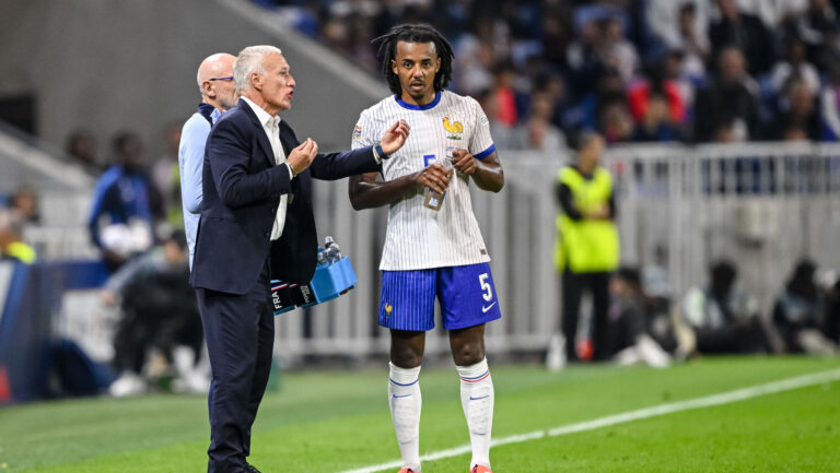 Trainer Didier Deschamps (France) und Jules Koundé (France) gives instructions during the UEFA Nations League 2024/2025 League A - Group 2 match between France and Belgium at Groupama-Stadion on September 9, 2024 in Lyon , France.  (Photo by Harry Langer/DeFodi Images)  
LIGA NARODOW UEFA PILKA NOZNA SEZON 2024/2025
FRANCJA v BELGIA
FOT. DEFODI IMAGES/newspix.pl / 400mm.pl

POLAND ONLY !!
---
newspix.pl / 400mm.pl