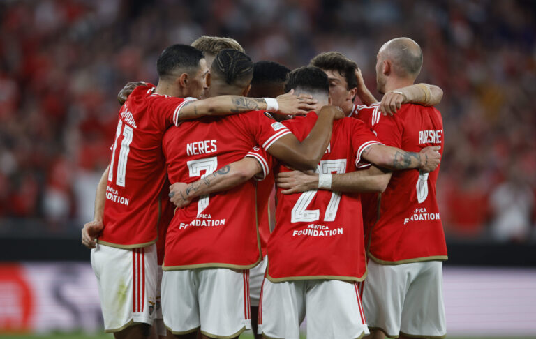 Lisbon, Portugal, 11.04.2024: Rafa Silva (SL Benfica) Torjubel, jubelt mit seiner Mannschaft nach dem Treffer zum 1:0 waehrend des Spiels der  UEFA Europa League Quarter Finals Leg 1 zwischen SL Benfica vs Olympique Marseille im Estadio da Luz am 11. April 2024 in Lisbon, Portugal. (Foto von Joao Rico/DeFodi Images)

Lisbon, Portugal, 11.04.2024: Rafa Silva (SL Benfica) celebrates after scoring his team&#039;s first goal with teammates during the UEFA Europa League Quarter Finals Leg 1 match between SL Benfica vs Olympique Marseille at Estadio da Luz on April 11, 2024 in Lisbon, Portugal. (Photo by Joao Rico/DeFodi Images)  
LIGA EUROPY UEFA PILKA NOZNA SEZON 2023/2024
FOT. DEFODI IMAGES/newspix.pl / 400mm.pl

POLAND ONLY !!!
---
newspix.pl / 400mm.pl