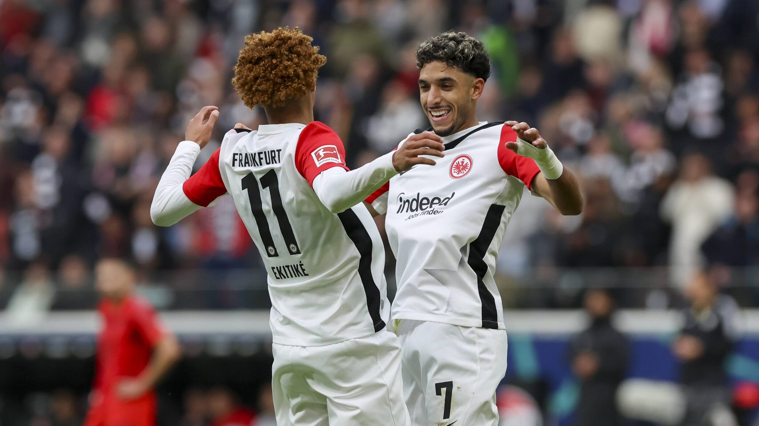 Hugo Ekitike (Eintracht Frankfurt) und Omar Marmoush (Eintracht Frankfurt) jubeln, Bundesliga, Eintracht Frankfurt v FC Bayern Mnchen, Deutsche Bank Park am 06. October 2024 in Frankfurt am Main, Deutschland. (Foto von Marco Steinbrenner/DeFodi Images)

Hugo Ekitike (Eintracht Frankfurt) und Omar Marmoush (Eintracht Frankfurt) cheer, Bundesliga, Eintracht Frankfurt v FC Bayern Mnchen, Deutsche Bank Park, October 6, 2024 in Frankfurt am Main, Germany. (Photo by Marco Steinbrenner/DeFodi Images) DFL regulations prohibit any use of photographs as image sequences and/or quasi-video.
PILKA NOZNA LIGA NIEMIECKA SEZON 2024/2025
FOT. DEFODI IMAGES/newspix.pl / 400mm.pl
POLAND ONLY!
---
newspix.pl / 400mm.pl