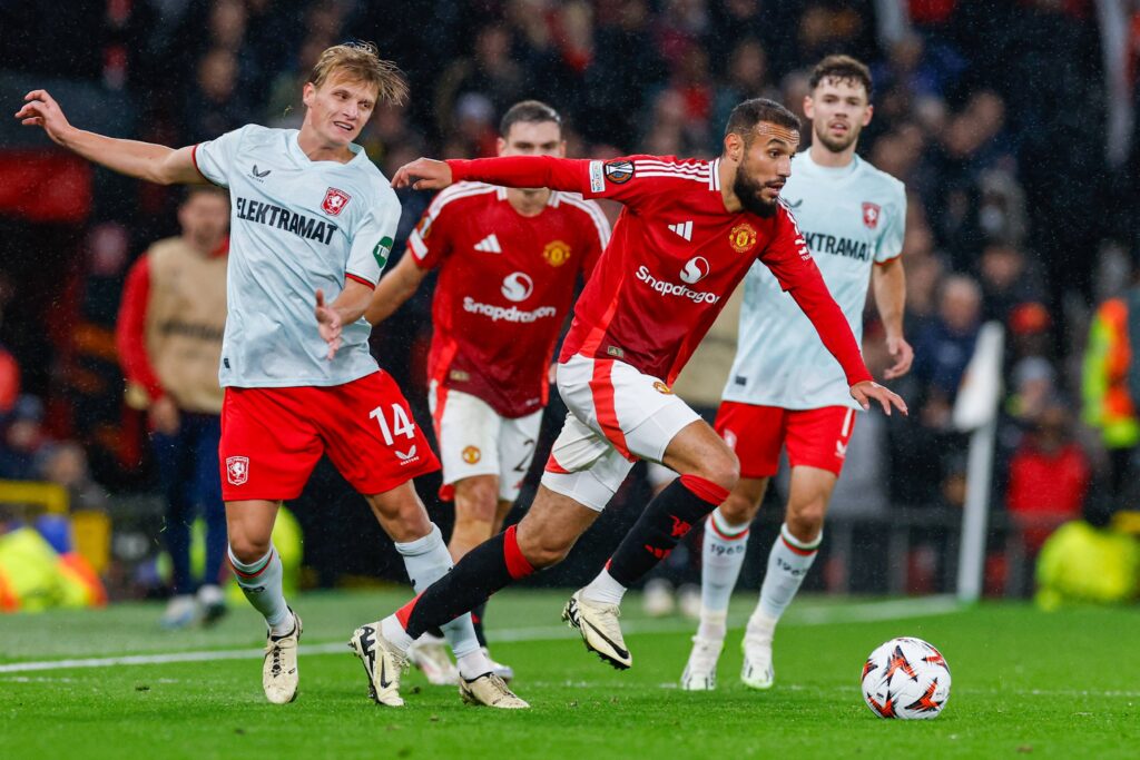 Noussair Mazraoui of Manchester United dribbles with the ball, defends by Sem Steijn of FC Twente during the UEFA Europa League 2024/25 League Phase MD1 match between Manchester United v FC Twente at Old Trafford on September 25, 2024 in Manchester, England.  (Photo by Marcel ter Bals/DeFodi Images)  
LIGA EUROPY UEFA PILKA NOZNA SEZON 2024/2025
FOT. DEFODI IMAGES/newspix.pl / 400mm.pl

POLAND ONLY !!
---
newspix.pl / 400mm.pl