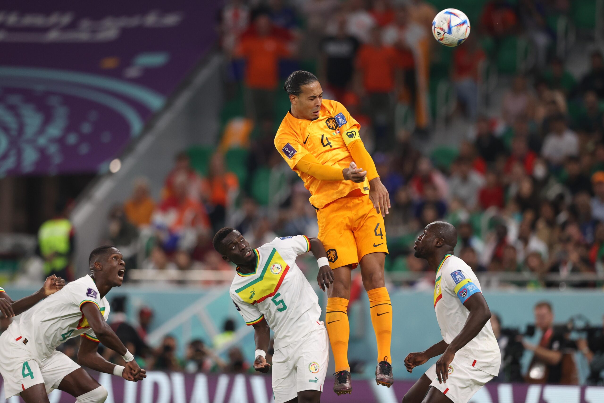 Doha 21.11.2022
MISTRZOSTWA SWIATA 2022 MECZ : SENEGAL - HOLANDIA --- FIFA WORLD CUP QATAR 2022 MATCH : SENEGAL - NETHERLANDS 
NZ   Idrissa Gueye  Virgil Van Dijk
FOT. Grzegorz Wajda / 400mm.pl