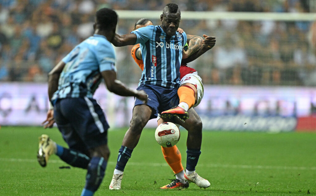 ADANA, TURKIYE - APRIL 26: Abdulkerim Bardakci (42) of Galatasaray in action against Balotelli (9) of Yukatel Adana Demirspor during the Turkish Super Lig week 34 football match between Yukatel Adana Demirspor and Galatasaray at Yeni Adana Stadium in Adana, Turkiye on April 26, 2024. Eren Bozkurt / Anadolu/ABACAPRESS.COM 
 LIGA TURECKA PILKA NOZNA SEZON 2023/2024

FOT. ABACA/newspix.pl / 400mm.pl
POLAND ONLY!
---
newspix.pl / 400mm.pl