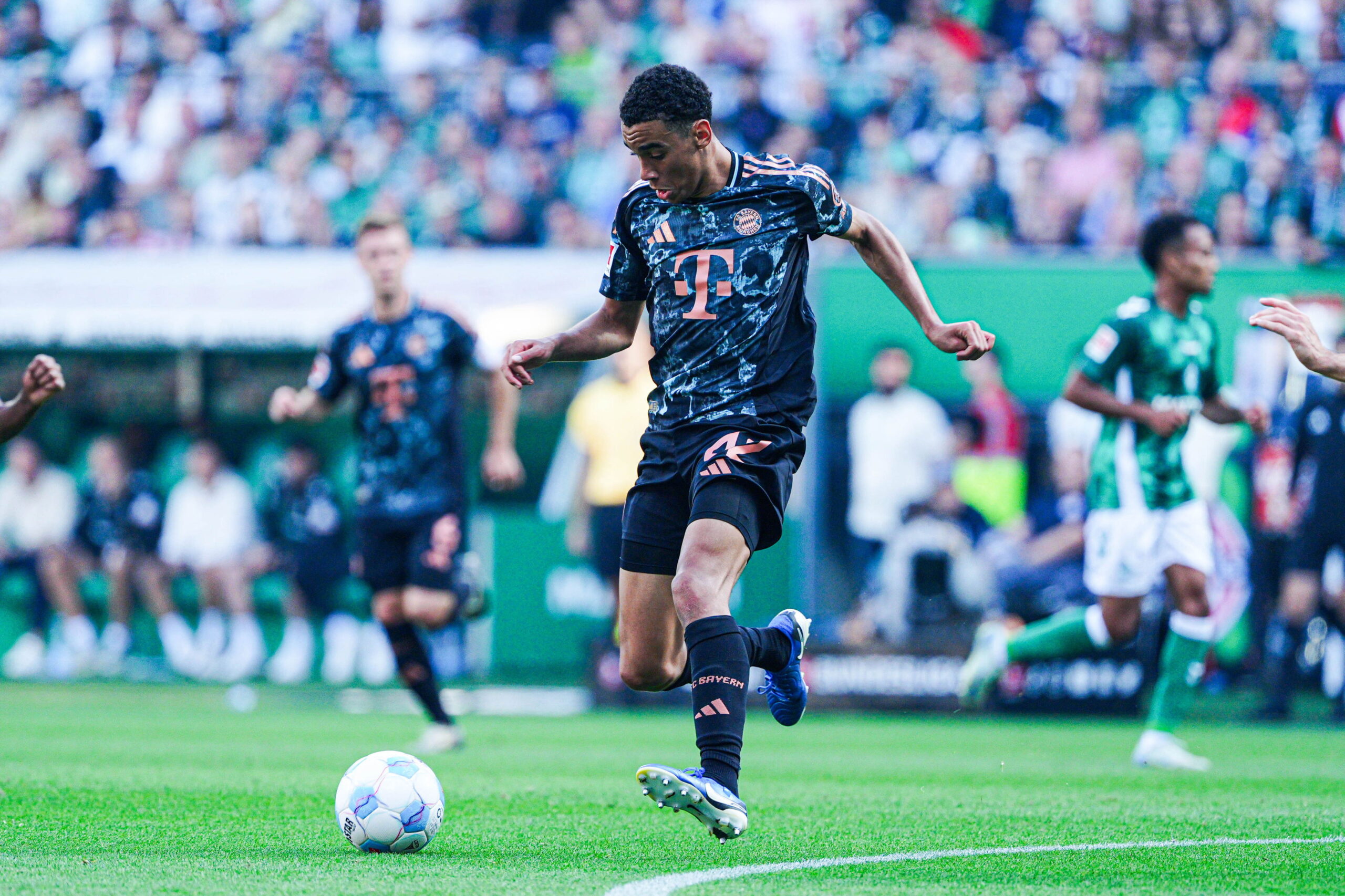 21.09.2024, Weserstadion, Bremen, GER, 1. FBL, SV Werder Bremen vs FC Bayern Muenchen, 4. Runde, im Bild Jamal Musiala (FC Bayern Muenchen, #42) // during the German Bundesliga 4th round match between SV Werder Bremen and FC Bayern Muenchen at the Weserstadion in Bremen, Germany on 2024/09/21. EXPA Pictures © 2024, PhotoCredit: EXPA/ Eibner-Pressefoto/ Marcel von Fehrn

*****ATTENTION - OUT of GER***** 
LIGA NIEMIECKA PILKA NOZNA SEZON 2024/2025

FOT.EXPA/newspix.pl / 400mm.pl

Austria, Italy, Spain, Slovenia, Serbia, Croatia, Germany, UK, USA and Sweden  OUT!
---
newspix.pl / 400mm.pl