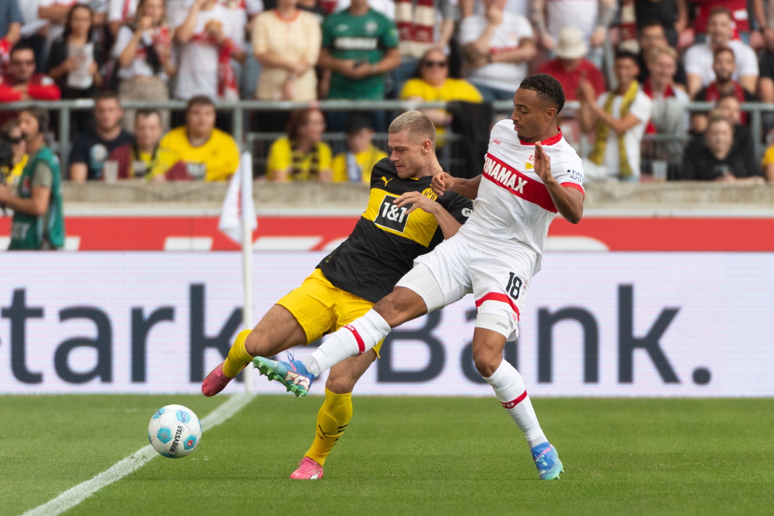 22.09.2024, Mercedes Benz Arena, Stuttgart, GER, 1. FBL, VfB Stuttgart vs Borussia Dortmund, 4. Runde, im Bild v.li. Julian Ryerson (Borussia Dortmund, #26), Jamie Leweling (VfB Stuttgart #18) // during the German Bundesliga 4th round match between VfB Stuttgart and Borussia Dortmund at the Mercedes Benz Arena in Stuttgart, Germany on 2024/09/22. EXPA Pictures © 2024, PhotoCredit: EXPA/ Eibner-Pressefoto/ Wolfgang Frank

*****ATTENTION - OUT of GER***** 
LIGA NIEMIECKA PILKA NOZNA SEZON 2024/2025

FOT.EXPA/newspix.pl / 400mm.pl

Austria, Italy, Spain, Slovenia, Serbia, Croatia, Germany, UK, USA and Sweden  OUT!
---
newspix.pl / 400mm.pl