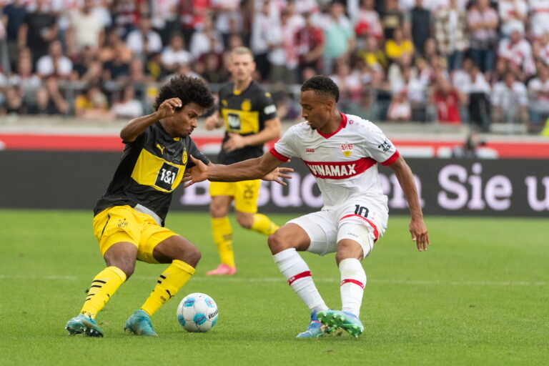 22.09.2024, Mercedes Benz Arena, Stuttgart, GER, 1. FBL, VfB Stuttgart vs Borussia Dortmund, 4. Runde, im Bild v.li. Karim Adeyemi (Borussia Dortmund, #27), Jamie Leweling (VfB Stuttgart #18) // during the German Bundesliga 4th round match between VfB Stuttgart and Borussia Dortmund at the Mercedes Benz Arena in Stuttgart, Germany on 2024/09/22. EXPA Pictures © 2024, PhotoCredit: EXPA/ Eibner-Pressefoto/ Wolfgang Frank

*****ATTENTION - OUT of GER***** 
LIGA NIEMIECKA PILKA NOZNA SEZON 2024/2025

FOT.EXPA/newspix.pl / 400mm.pl

Austria, Italy, Spain, Slovenia, Serbia, Croatia, Germany, UK, USA and Sweden  OUT!
---
newspix.pl / 400mm.pl